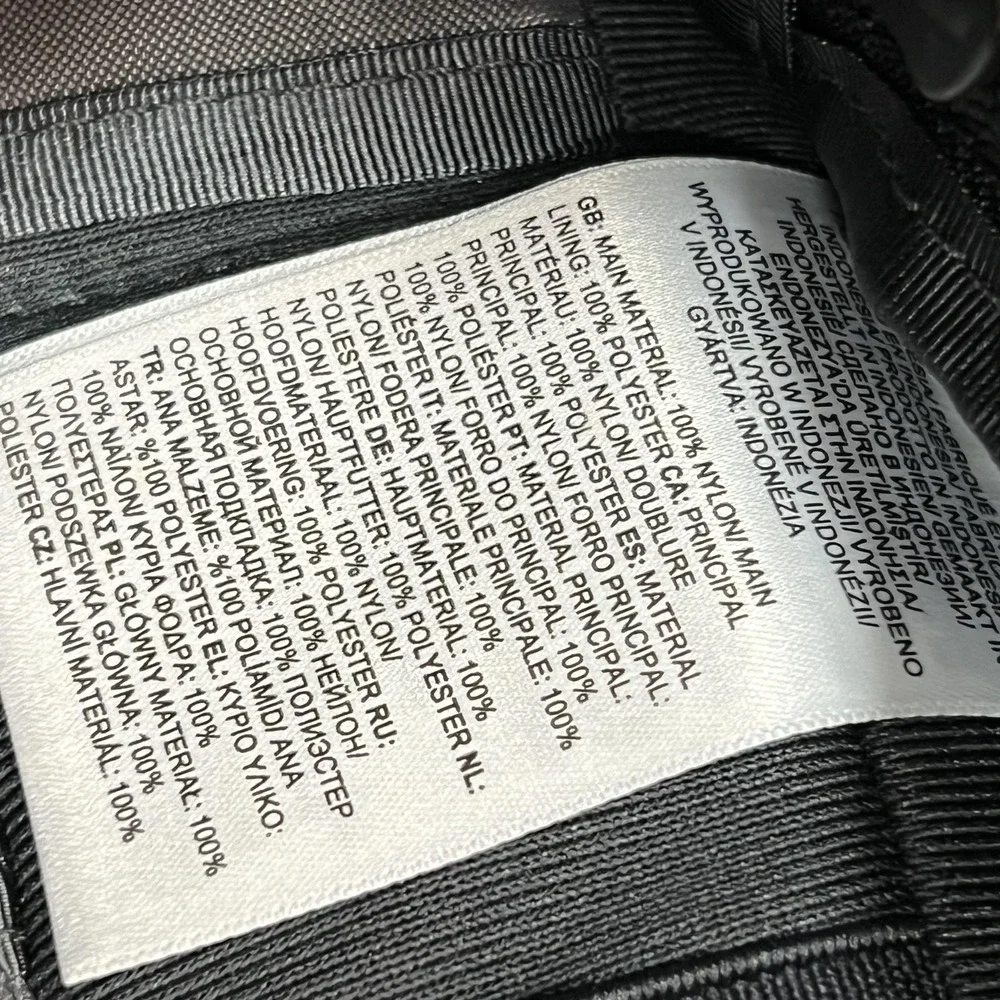 The North Face Black Fall Line Snyk Backpack FlexVent Mens Laptop Daypack